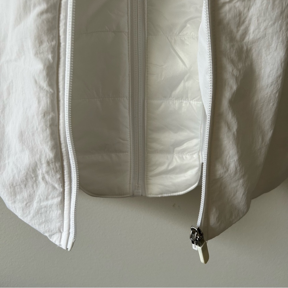 Lululemon Another Mile Vest white 8 like new - Picture 3 of 8